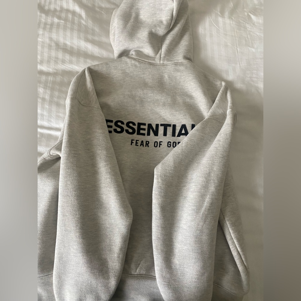 Essential men’s hoodie